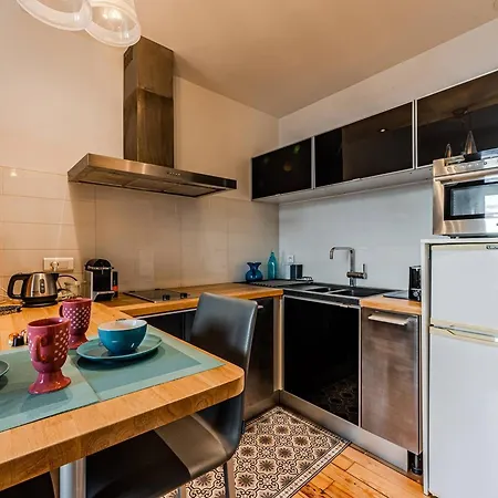 Centre: T2 A 20m De La Avec Parking - Fr-1-433-153 *