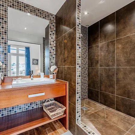 Centre: T2 A 20m De La Avec Parking - Fr-1-433-153 Apartment *