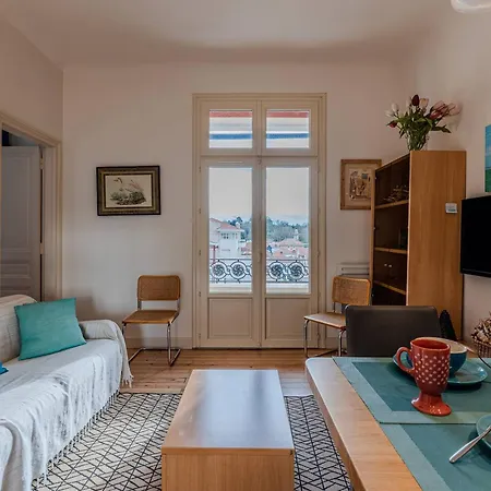 Centre: T2 à 20m De La Avec Parking - Fr-1-433-153 Appartement *