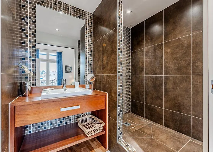 Centre: T2 A 20m De La Avec Parking - Fr-1-433-153 Apartment *