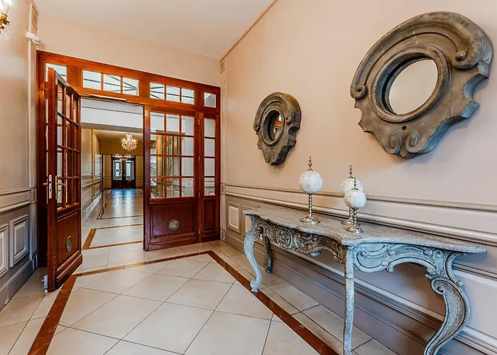 Centre: T2 A 20m De La Avec Parking - Fr-1-433-153